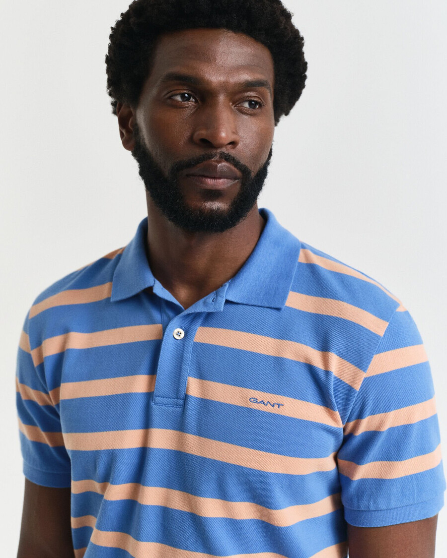 gestreiftes poloshirt – perfektes blau