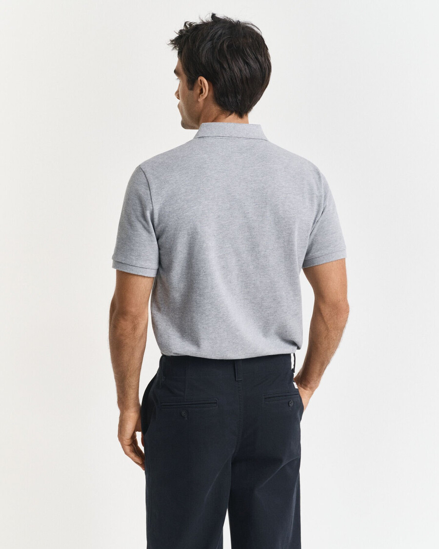 poloshirt mit kleinem grafikprint – grau meliert