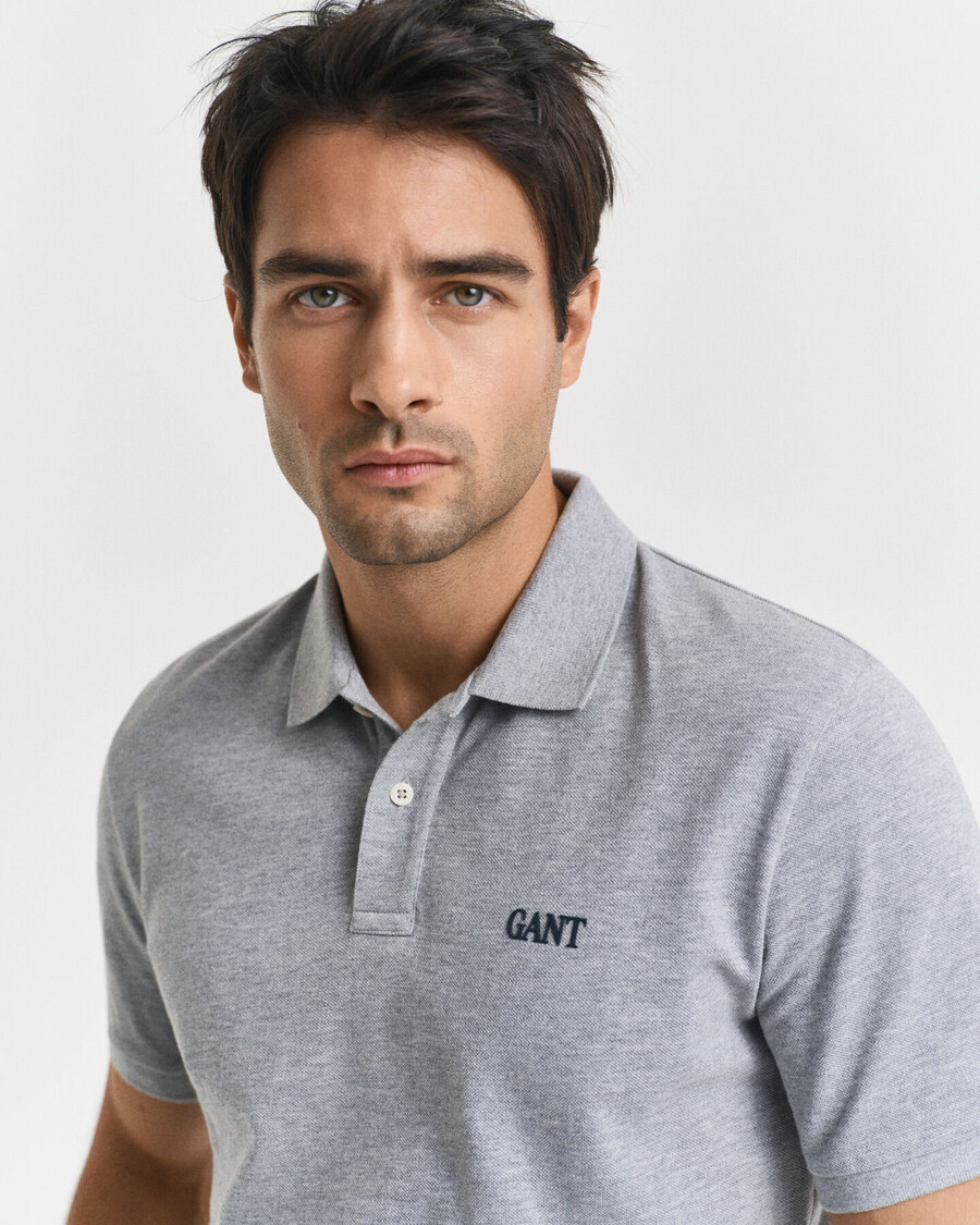 poloshirt mit kleinem grafikprint – grau meliert