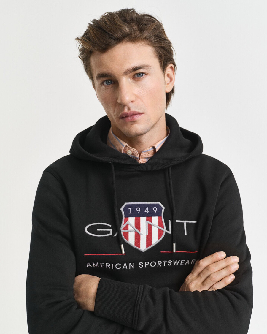 archive shield hoodie – schwarz