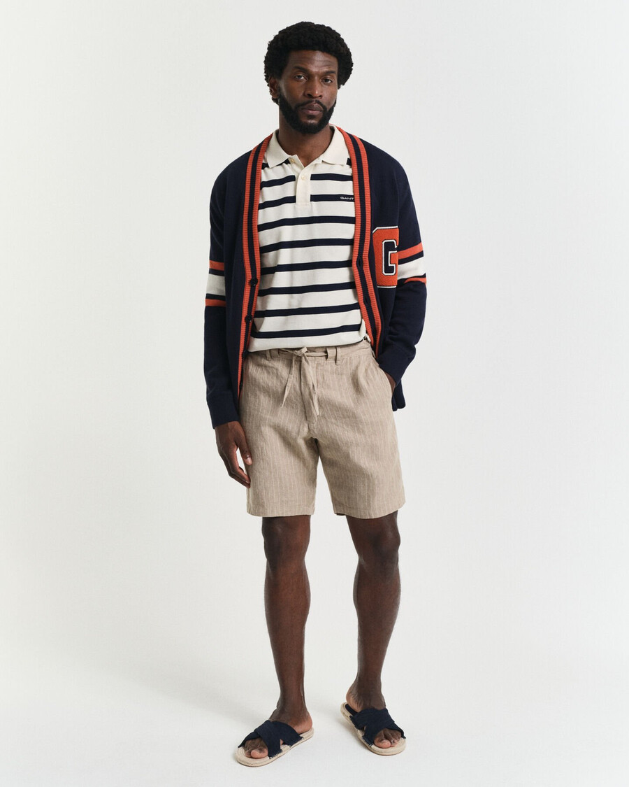 leinen-shorts mit nadelstreifen in regulärer passform – betonbeige