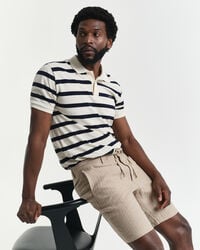 leinen-shorts mit nadelstreifen in regulärer passform – betonbeige