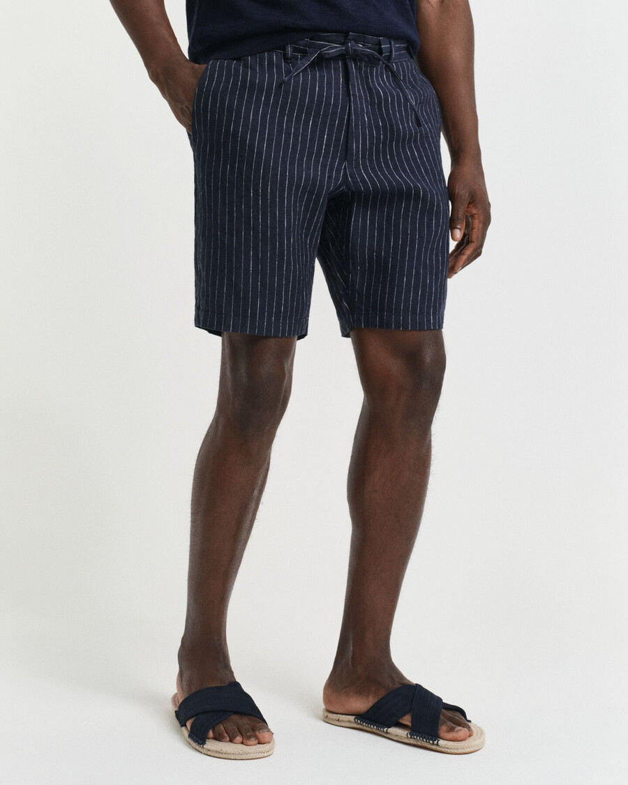 leinen-shorts mit nadelstreifen in regulärer passform – dunkelblau