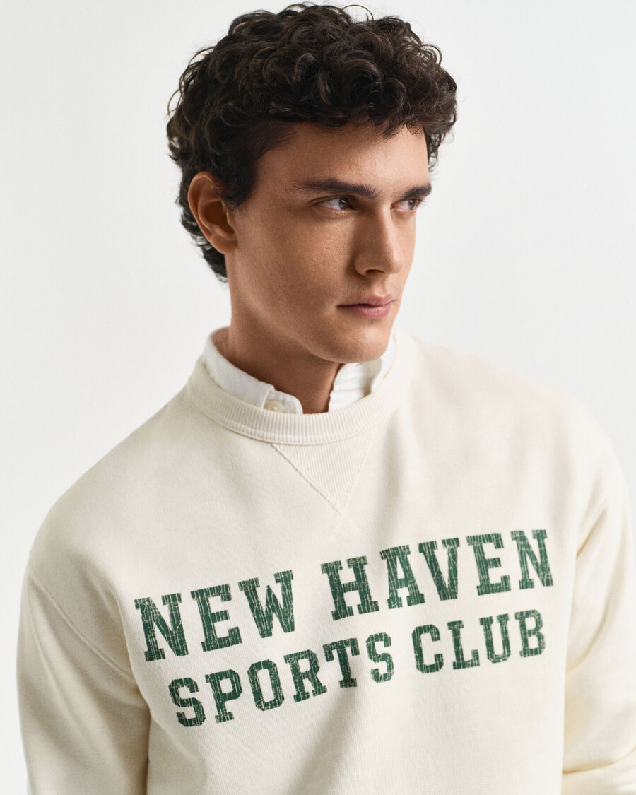 sweatshirt mit grafikprint und rundhalsausschnitt – creme