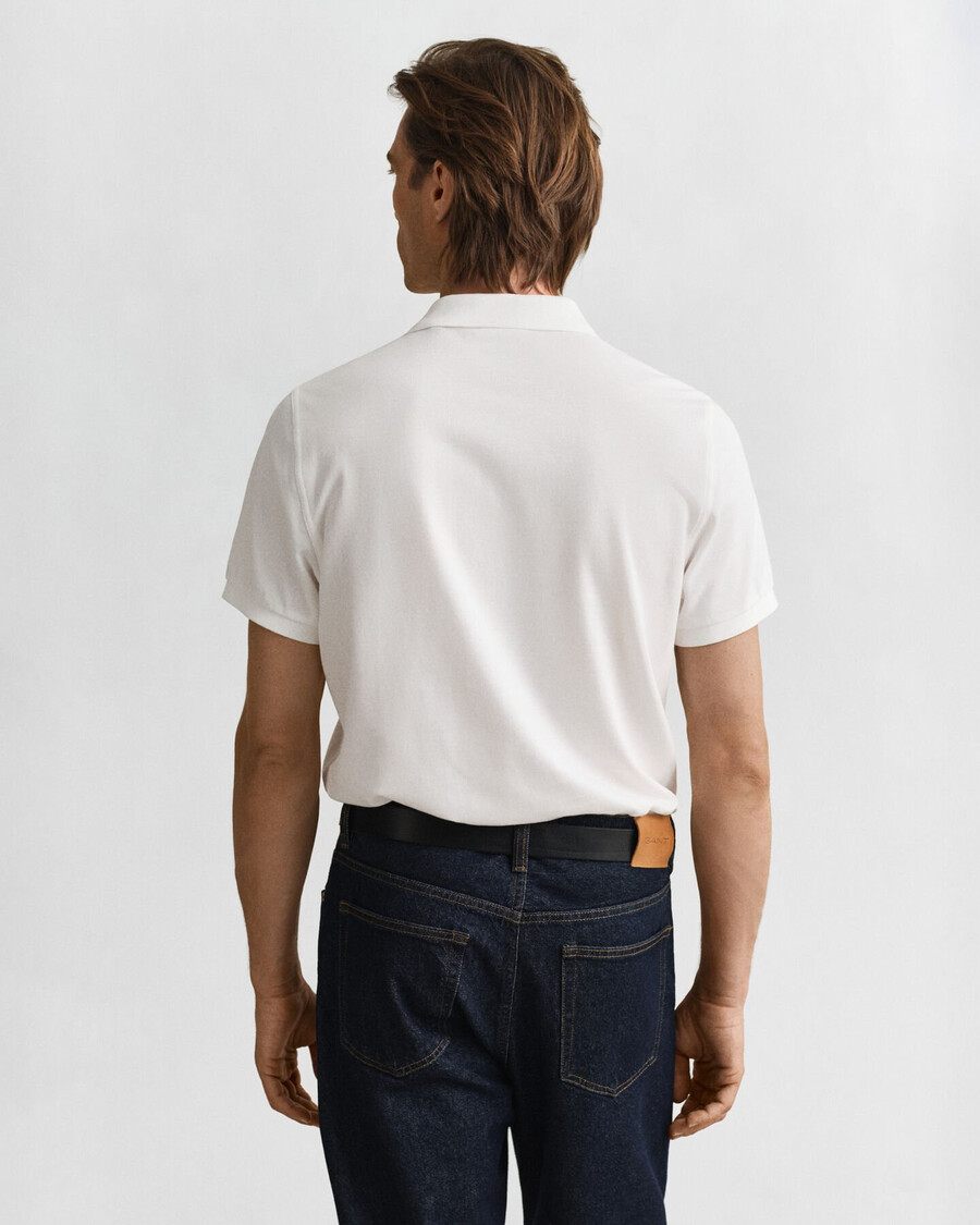poloshirt aus piqué-leder mit regulärer passform – weiß