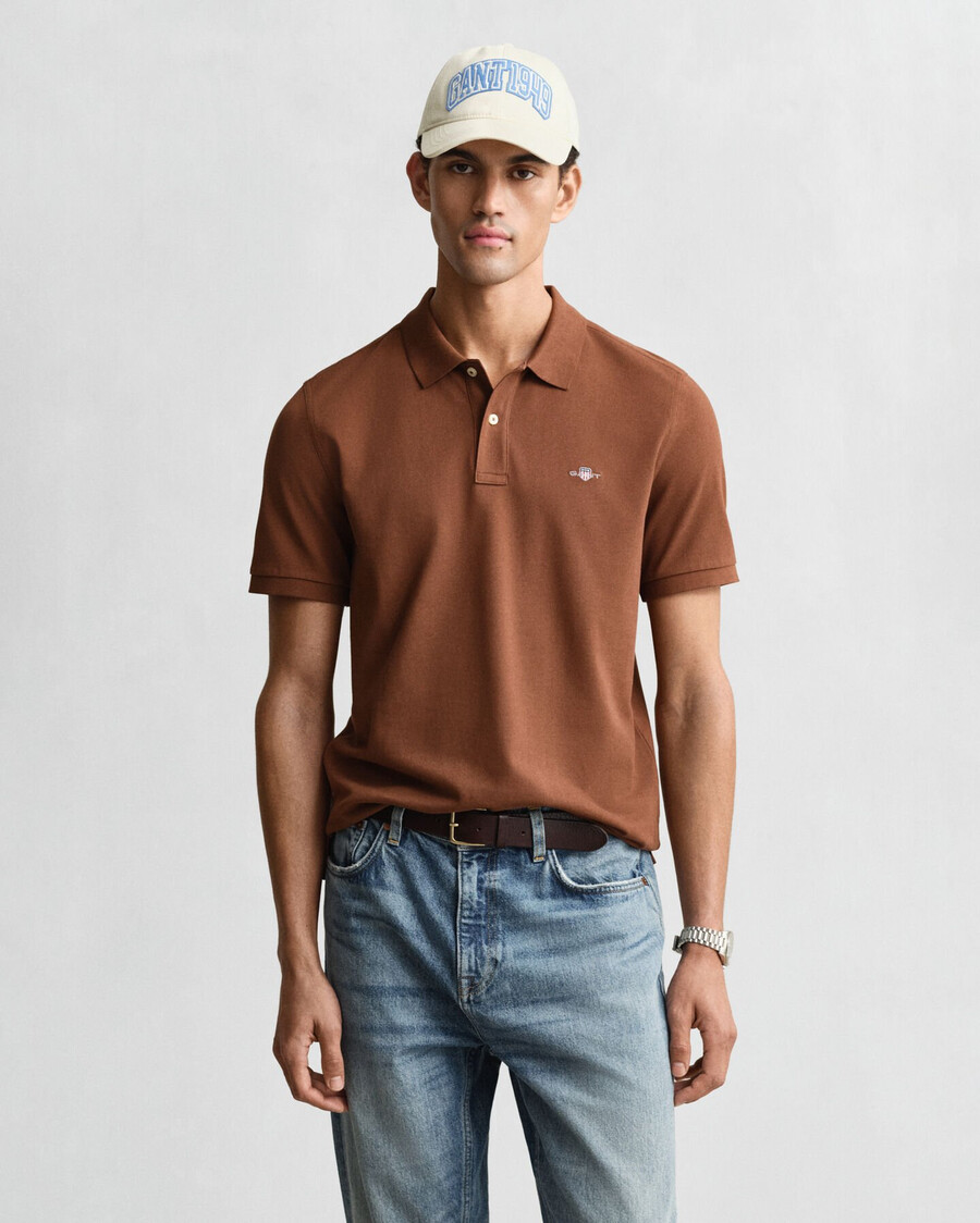 poloshirt aus piqué mit regulärer passform – mahagonibraun