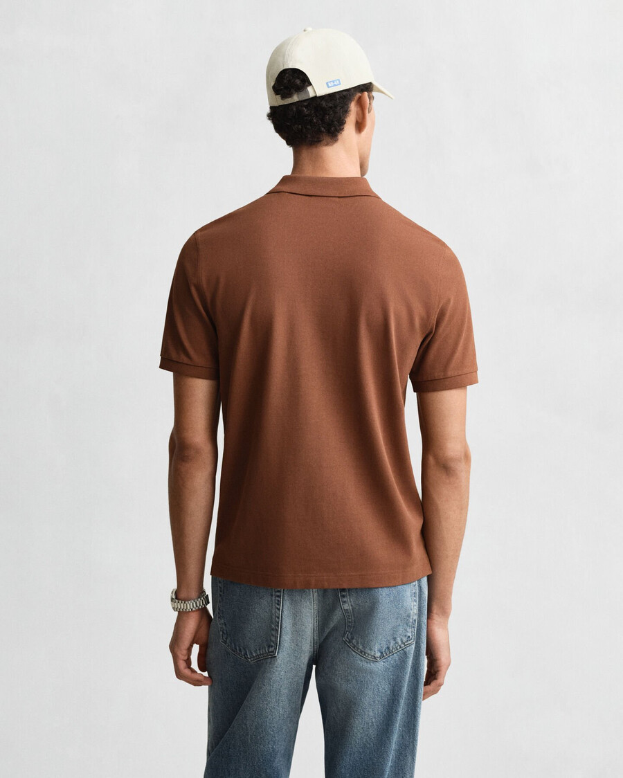 poloshirt aus piqué mit regulärer passform – mahagonibraun