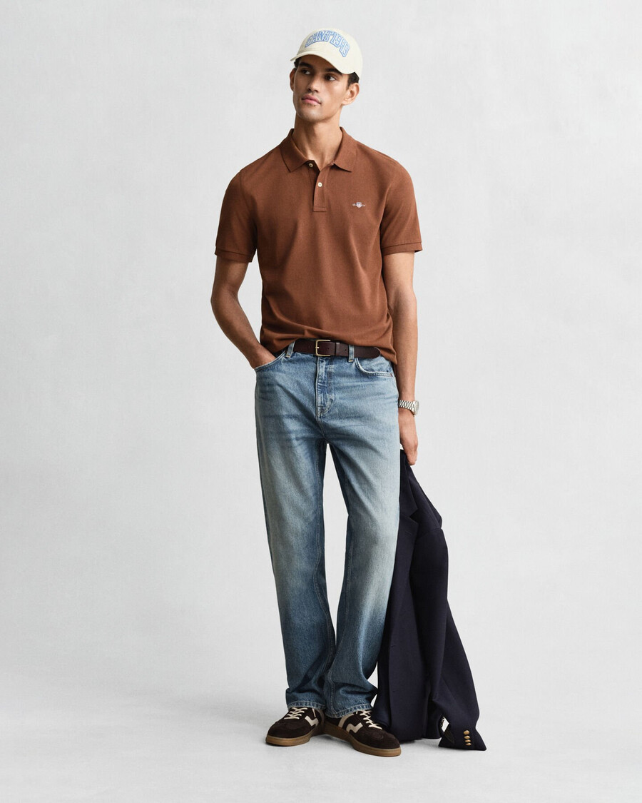 poloshirt aus piqué mit regulärer passform – mahagonibraun