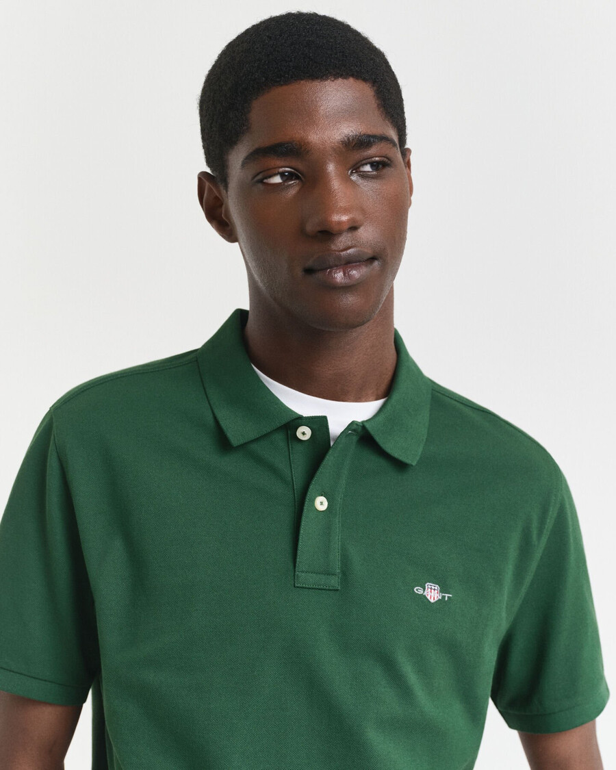 poloshirt aus piqué mit regulärer passform – waldgrün