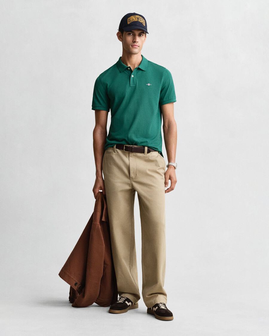 poloshirt aus piqué mit regulärer passform – dunkelwaldgrün