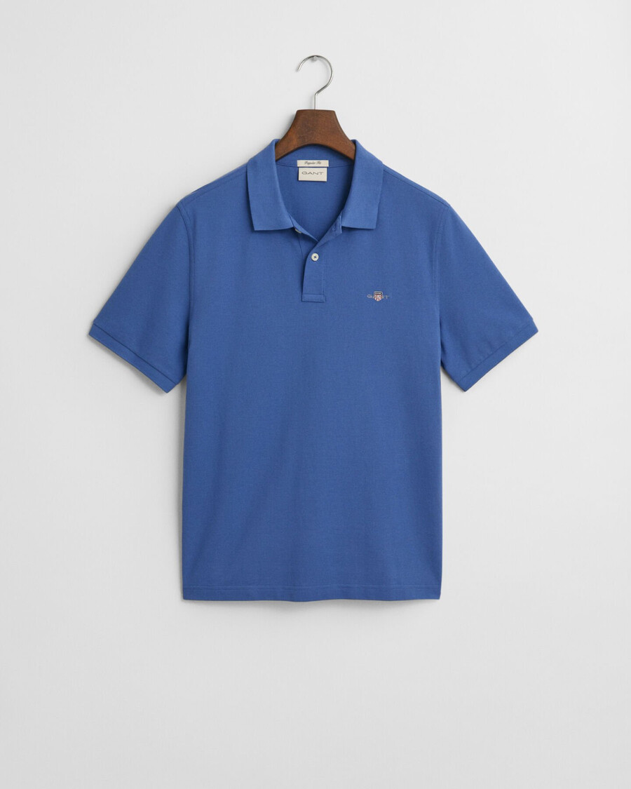 poloshirt aus piqué mit regulärer passform – sattes blau