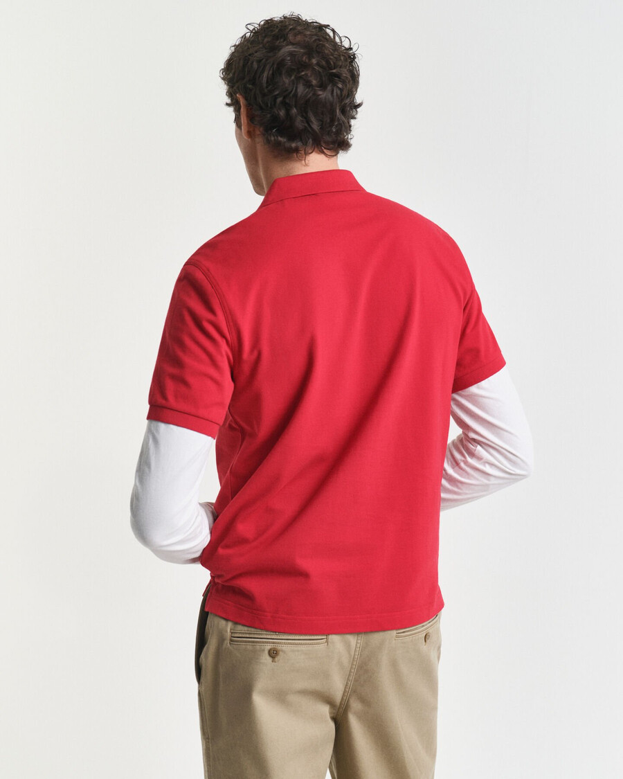 poloshirt aus piqué mit regulärer passform – rubinrot