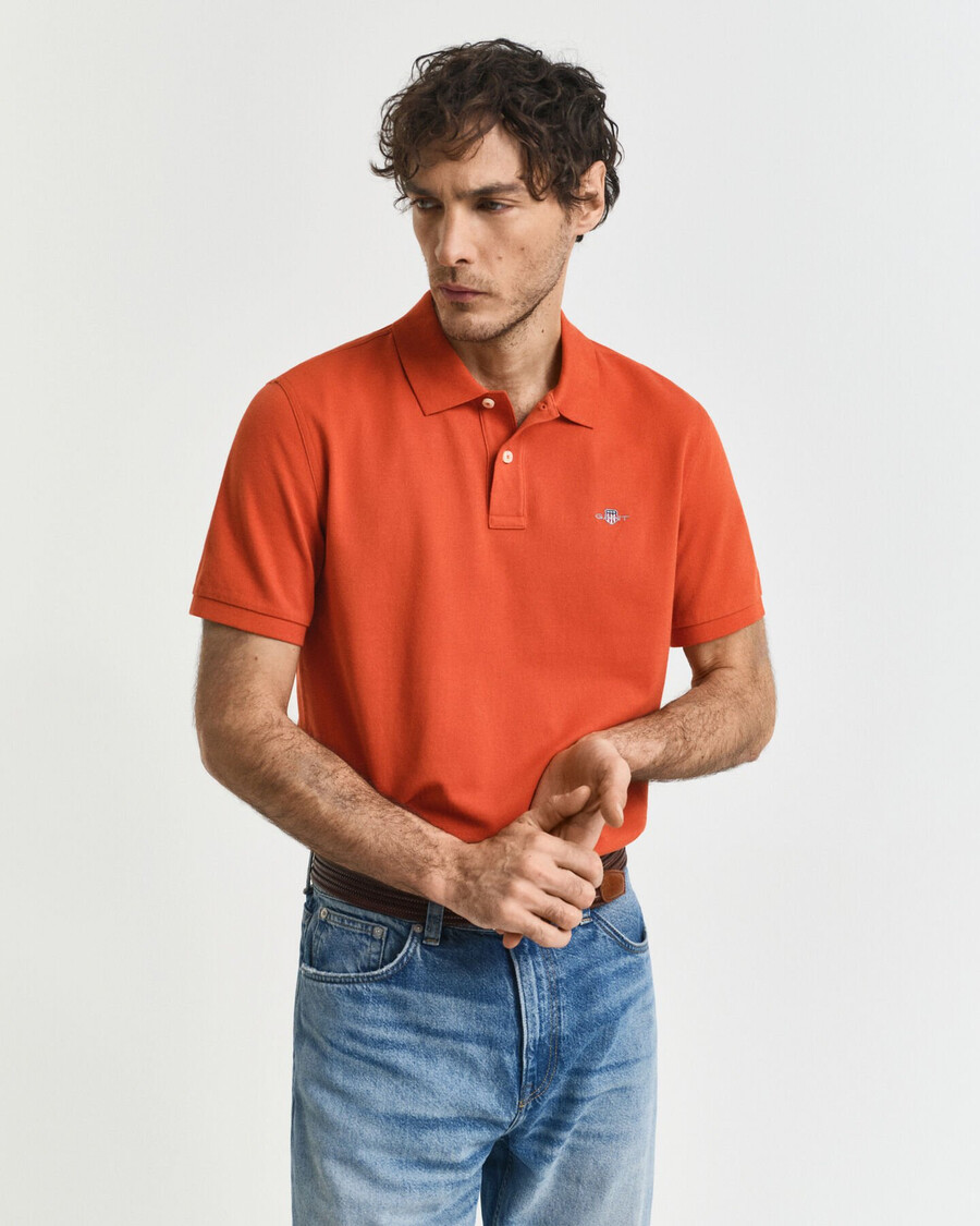 poloshirt aus piqué mit regulärer passform – tiefes orange