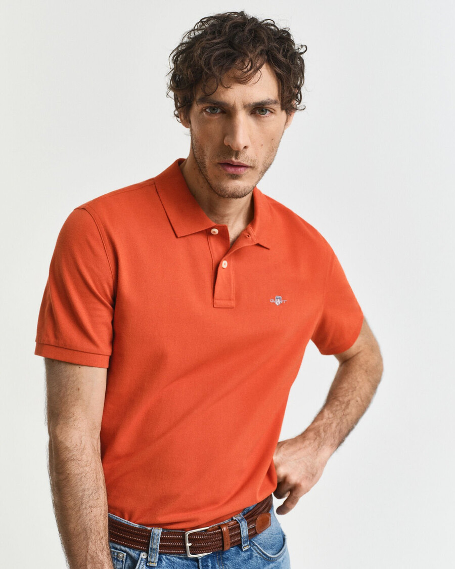 poloshirt aus piqué mit regulärer passform – tiefes orange