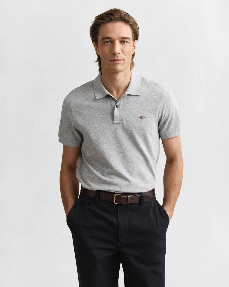 poloshirt aus piqué mit regulärer passform – grau meliert