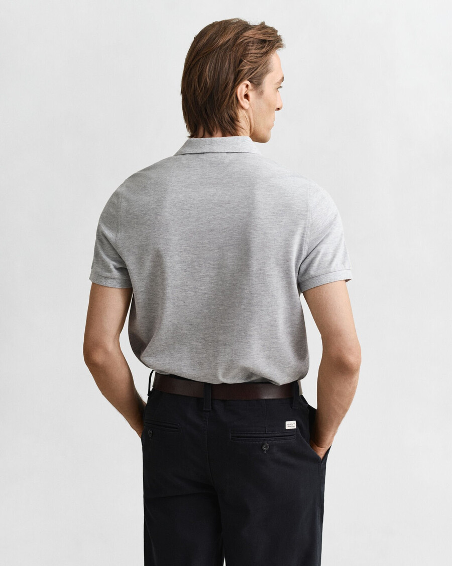 poloshirt aus piqué mit regulärer passform – grau meliert