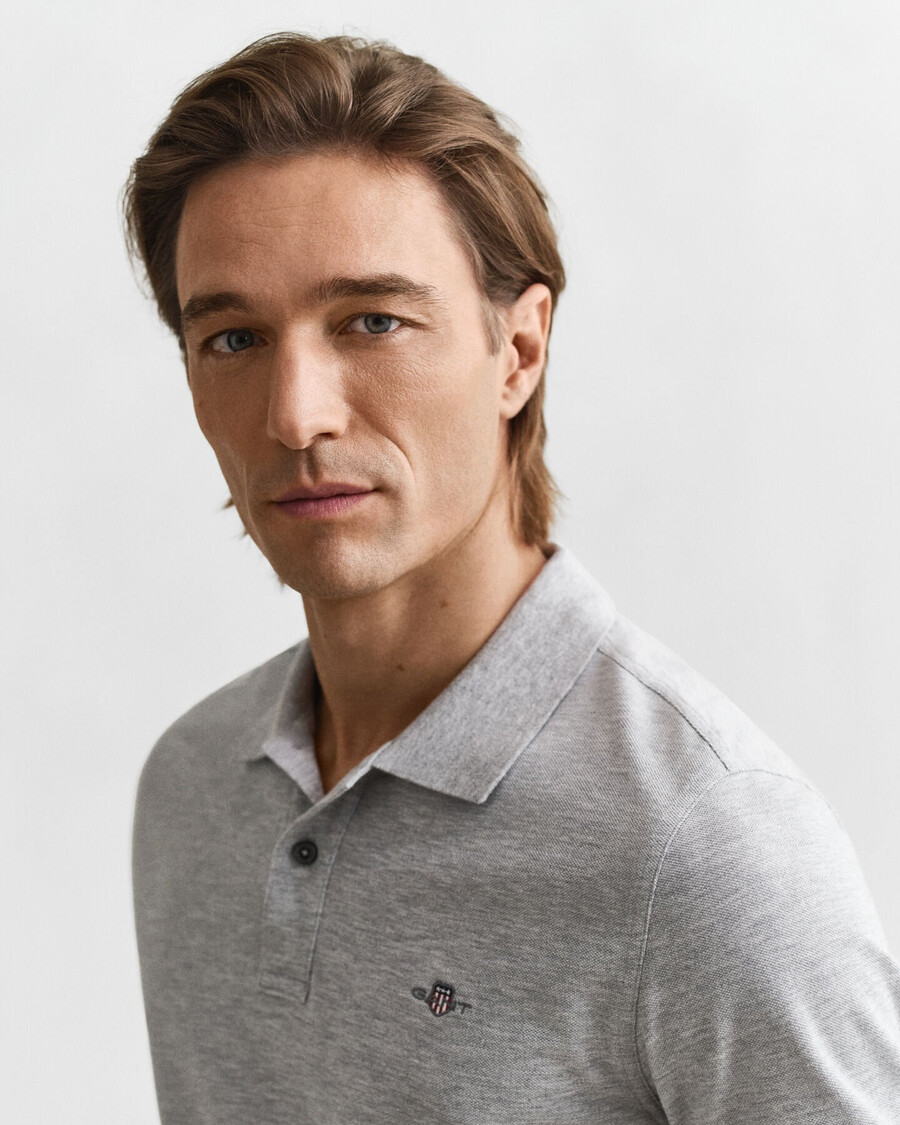 poloshirt aus piqué mit regulärer passform – grau meliert