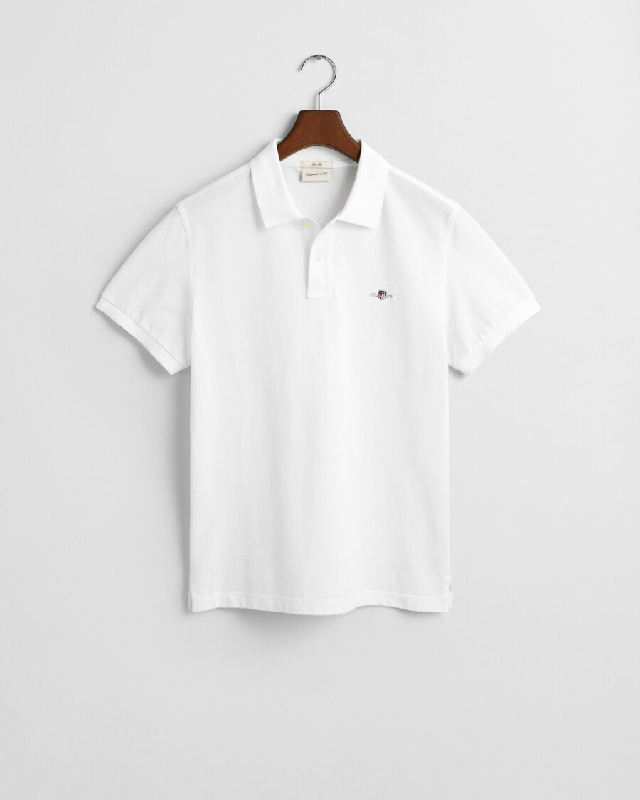 slim fit poloshirt aus piqué mit schildmuster – weiß