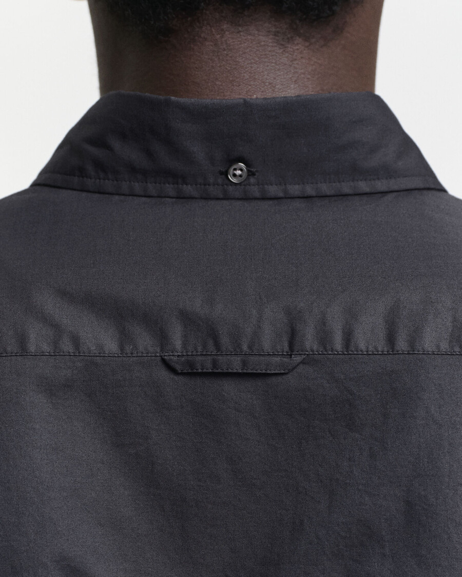 klassisches slim-fit-popelinehemd – schwarz