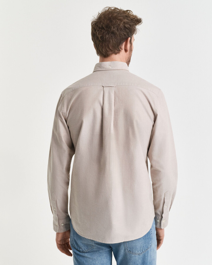 klassisches oxford-hemd in regulärer passform – warmes khaki