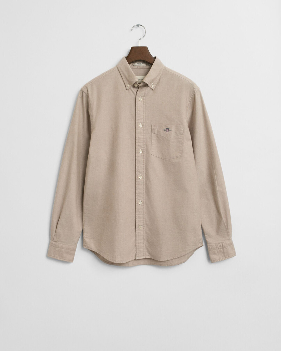 klassisches oxford-hemd in regulärer passform – warmes khaki