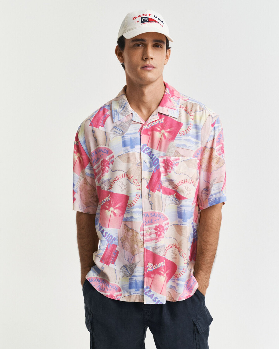 kurzarmhemd mit lässiger passform und resort-print – frisches blau