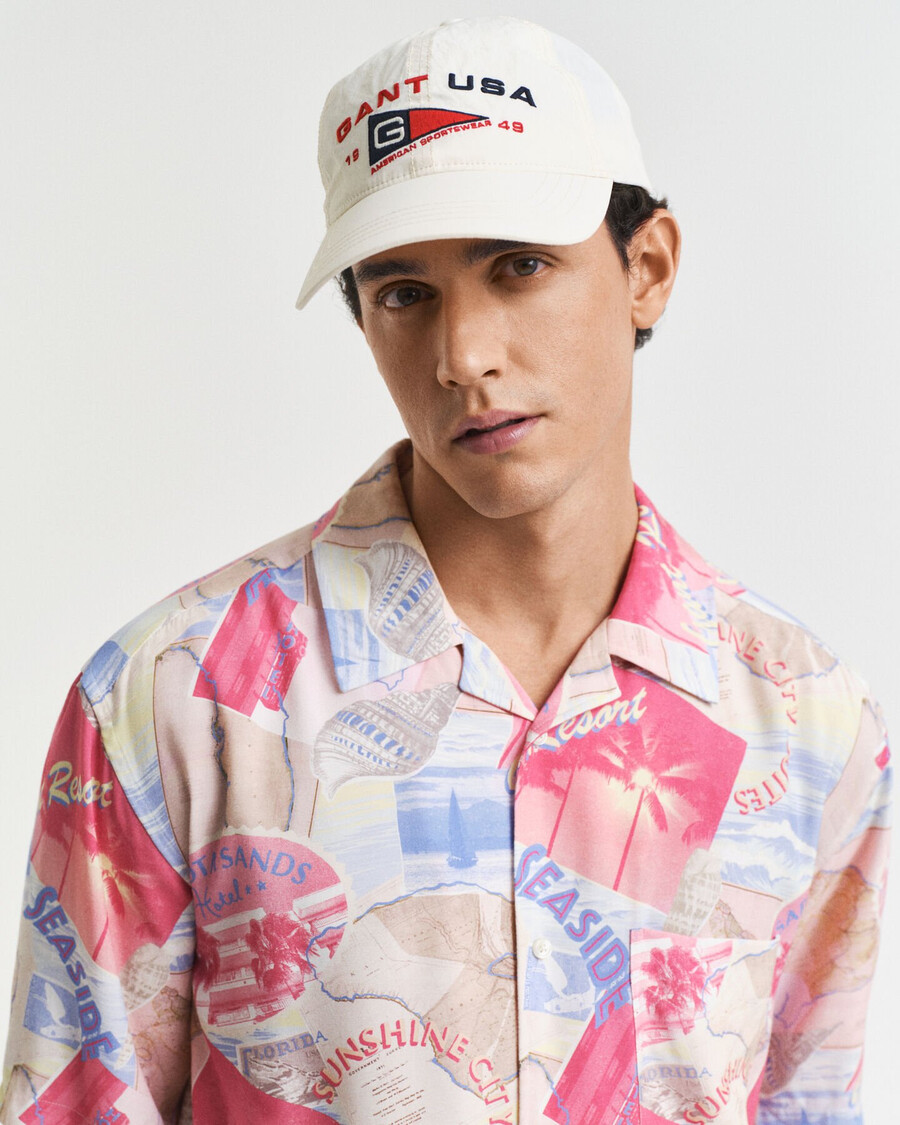kurzarmhemd mit lässiger passform und resort-print – frisches blau