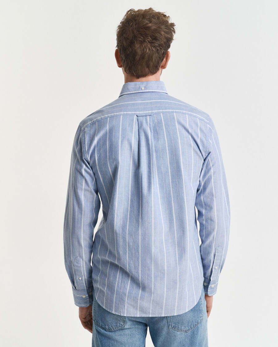 klassisches oxford-hemd mit streifenmuster in regulärer passform – sattes blau