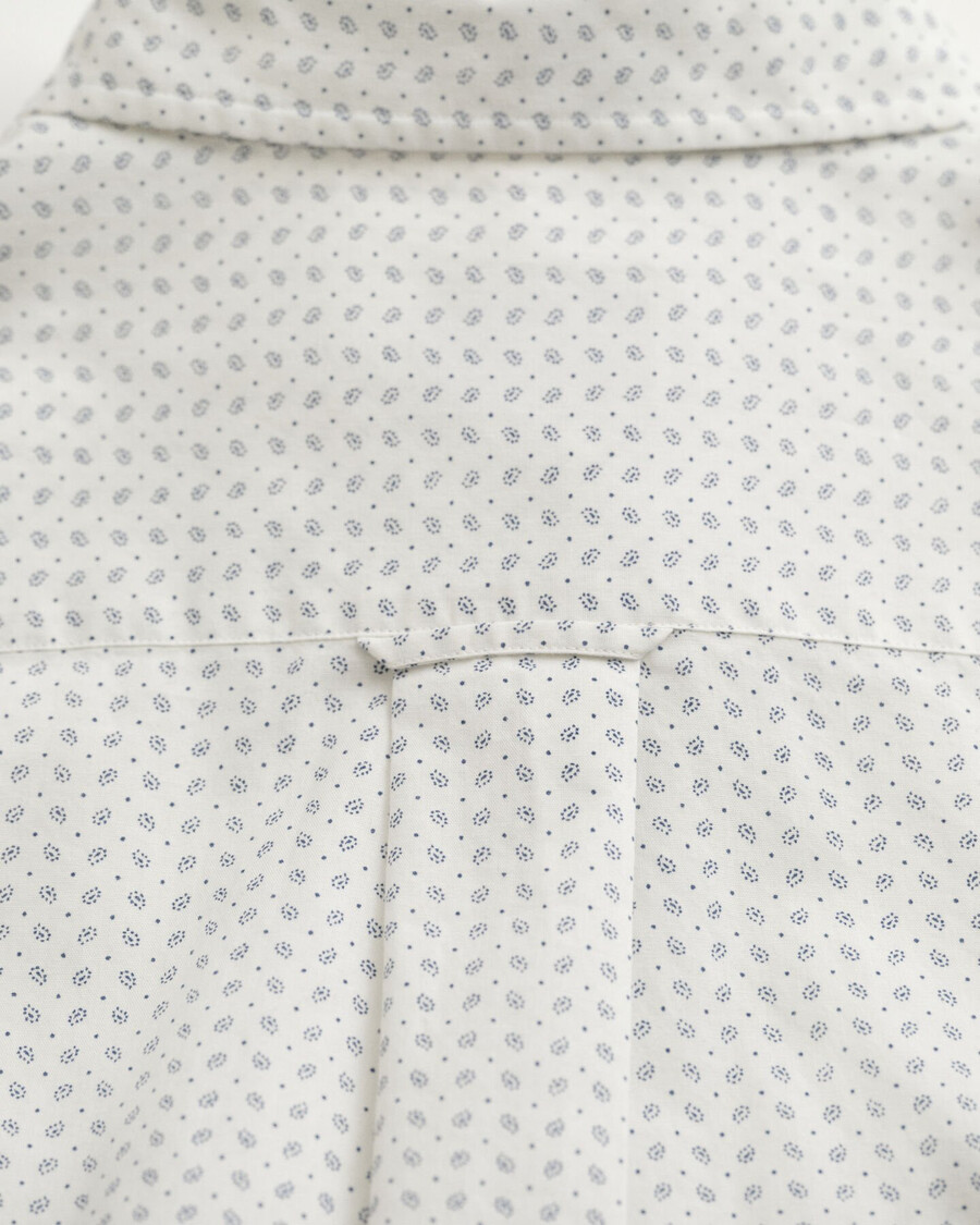 normal geschnittenes hemd mit mikroprint – eierschale