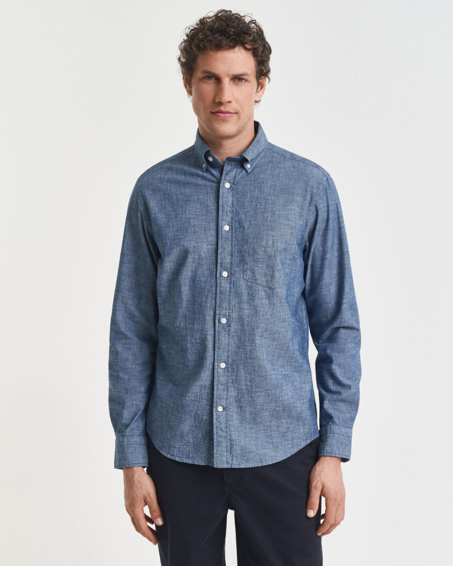 indigo chambray-hemd in regulärer passform – mittelblau