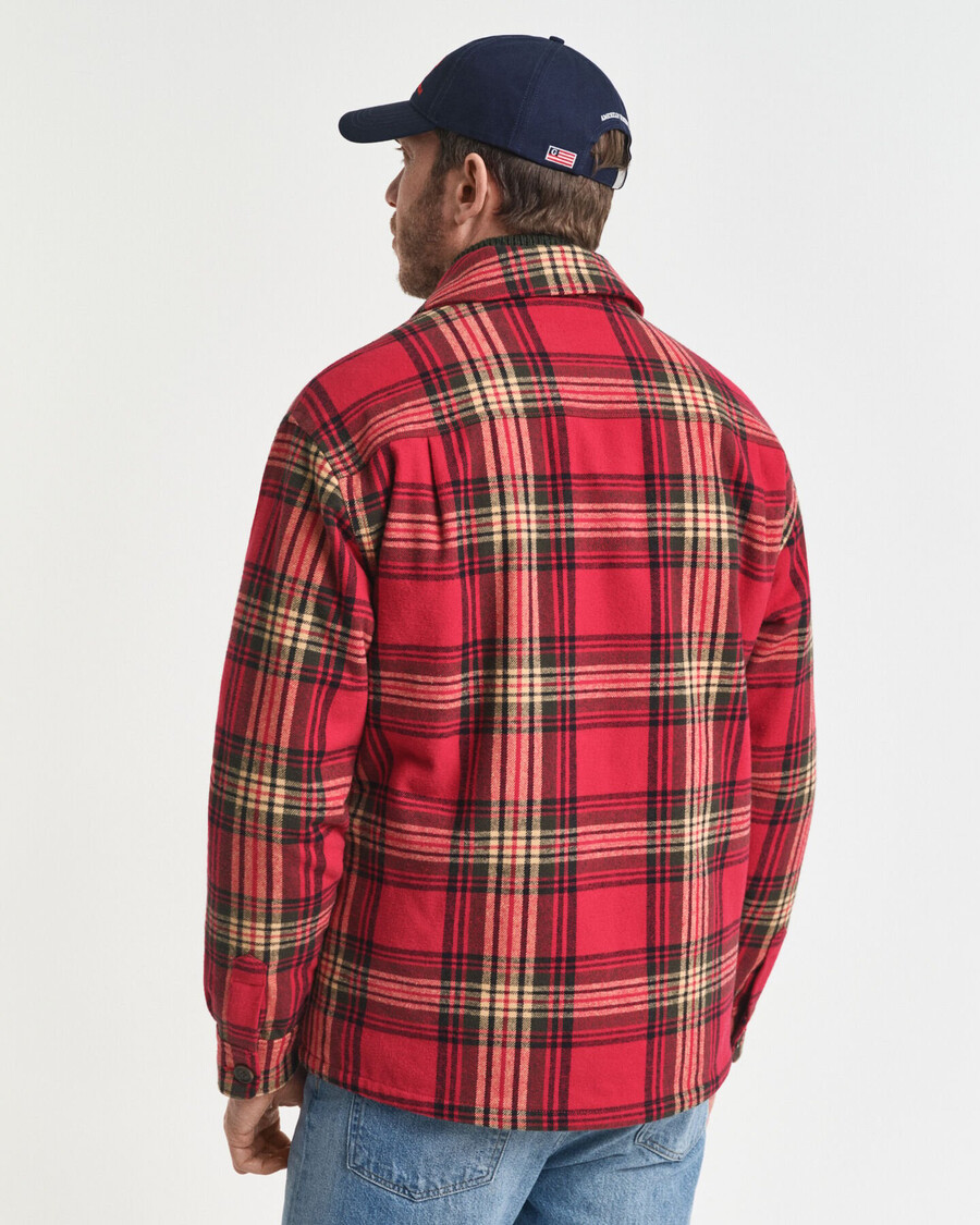 lässig geschnittenes kariertes wattiertes overshirt – kirschrot