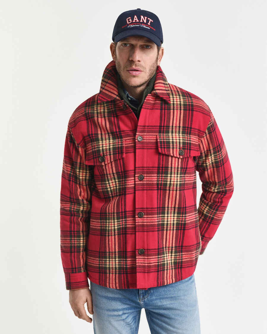 lässig geschnittenes kariertes wattiertes overshirt – kirschrot