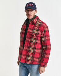 lässig geschnittenes kariertes wattiertes overshirt – kirschrot