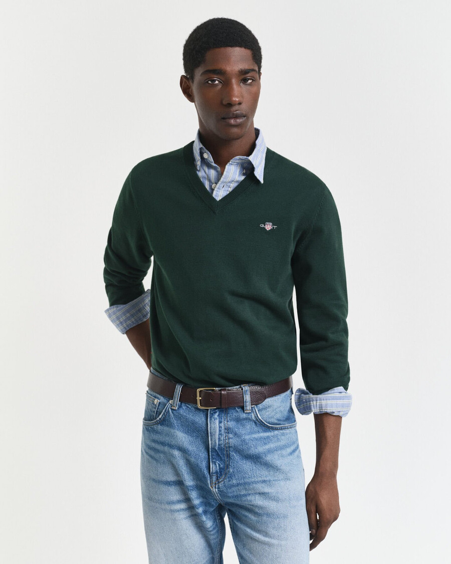 klassischer baumwollpullover mit v-ausschnitt – tartangrün