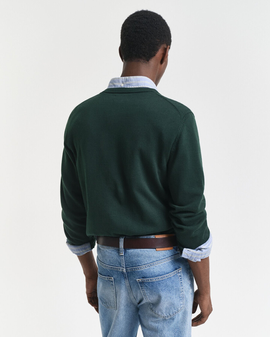 klassischer baumwollpullover mit v-ausschnitt – tartangrün
