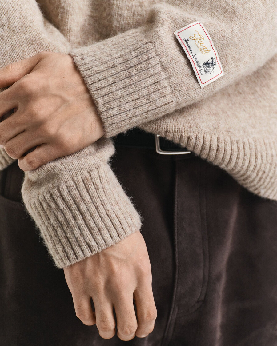 schottischer wollpullover mit rundhalsausschnitt – khaki-melange