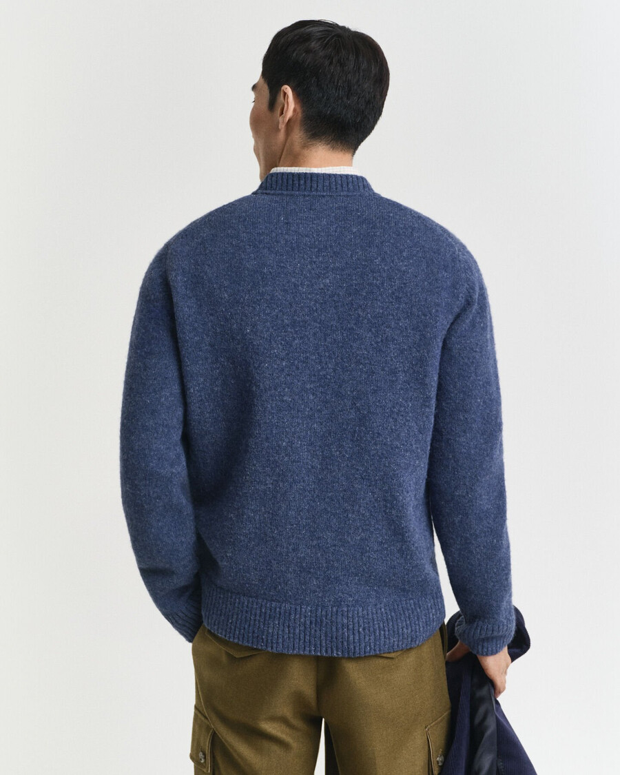 schottischer wollpullover mit rundhalsausschnitt – marine melange