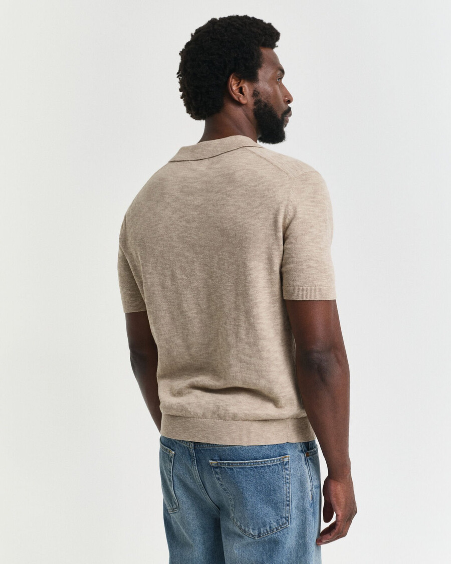 kurzarm-polopullover aus leinenmischgewebe – trockensand