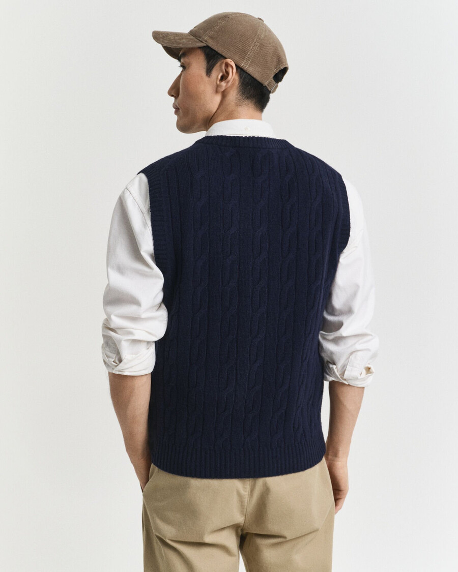 strickweste aus lammwolle mit zopfmuster – abendblau