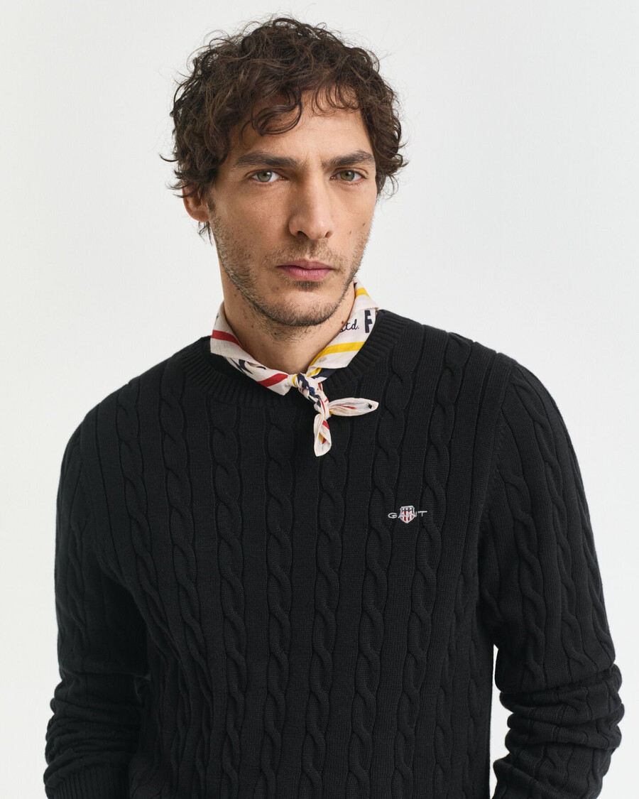 baumwollpullover mit zopfmuster und rundhalsausschnitt – schwarz