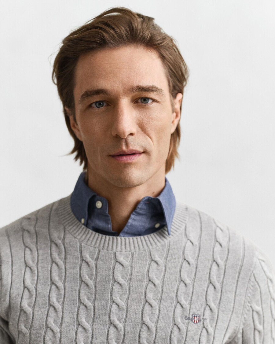 baumwoll-zopfstrickpullover mit rundhalsausschnitt – grau meliert