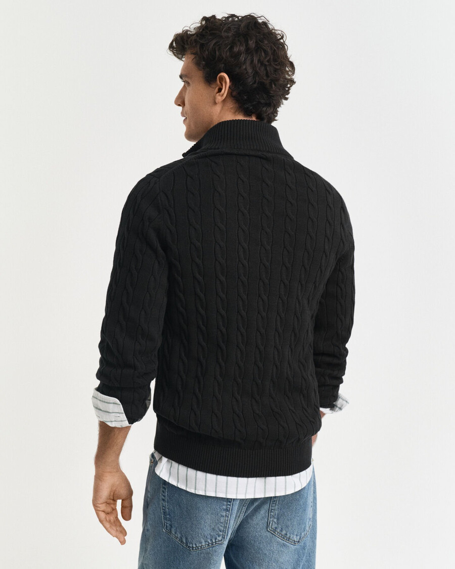 schwarzer baumwoll-pullover mit zopfmuster und halbem reißverschluss