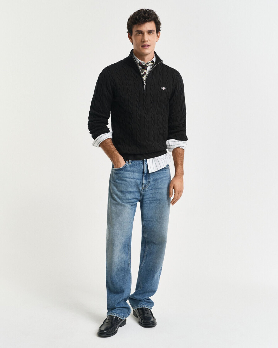 schwarzer baumwoll-pullover mit zopfmuster und halbem reißverschluss