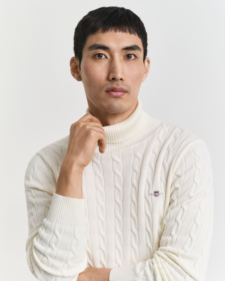 baumwoll-rollkragenpullover mit zopfmuster – creme
