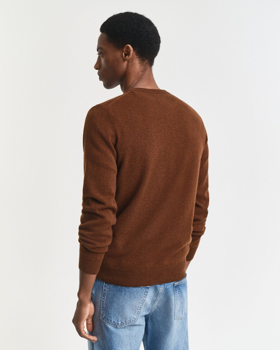 superfeiner lammwollpullover mit rundhalsausschnitt – mahagonibraun