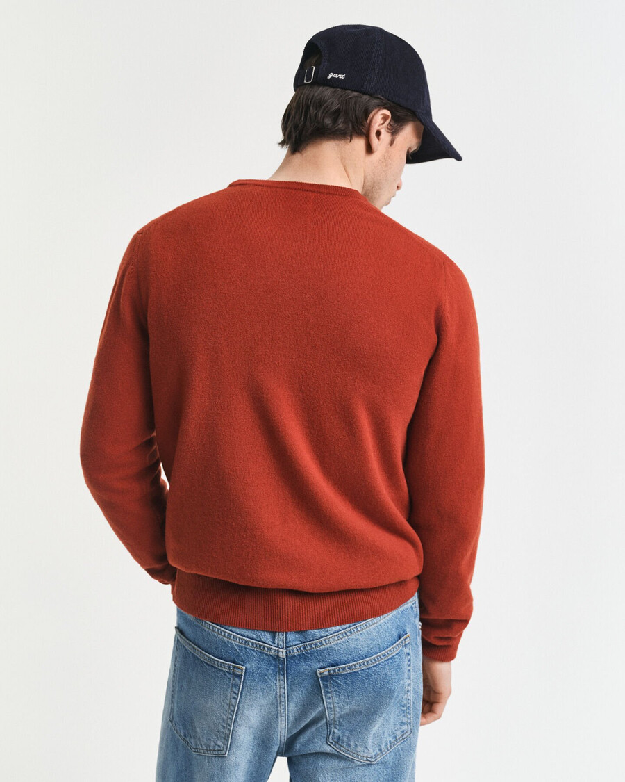 superfeiner lammwollpullover mit rundhalsausschnitt – moderner rost