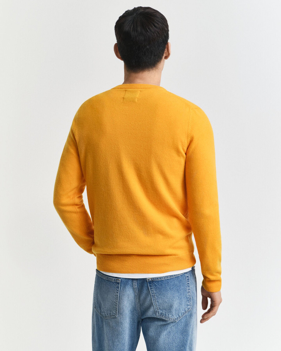 superfeiner lammwollpullover mit rundhalsausschnitt – gelbe flechte