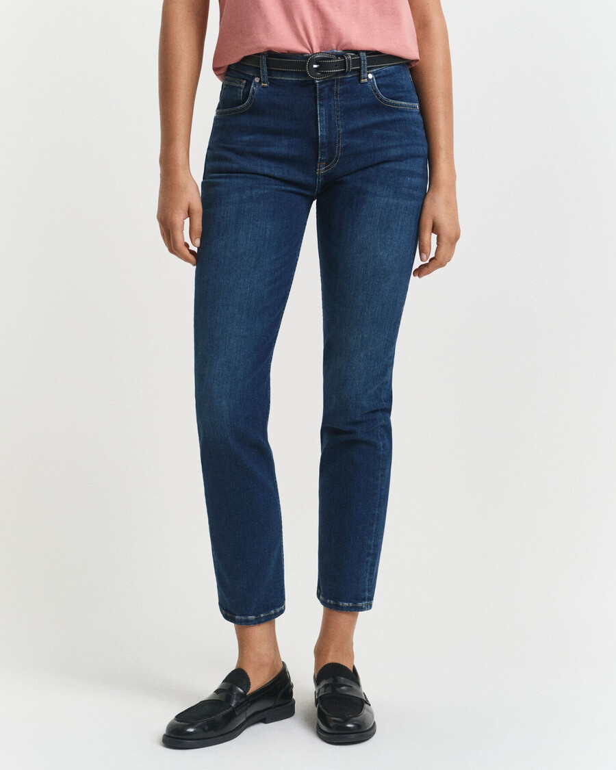 schmal geschnittene cropped jeans – dunkelblau used-look