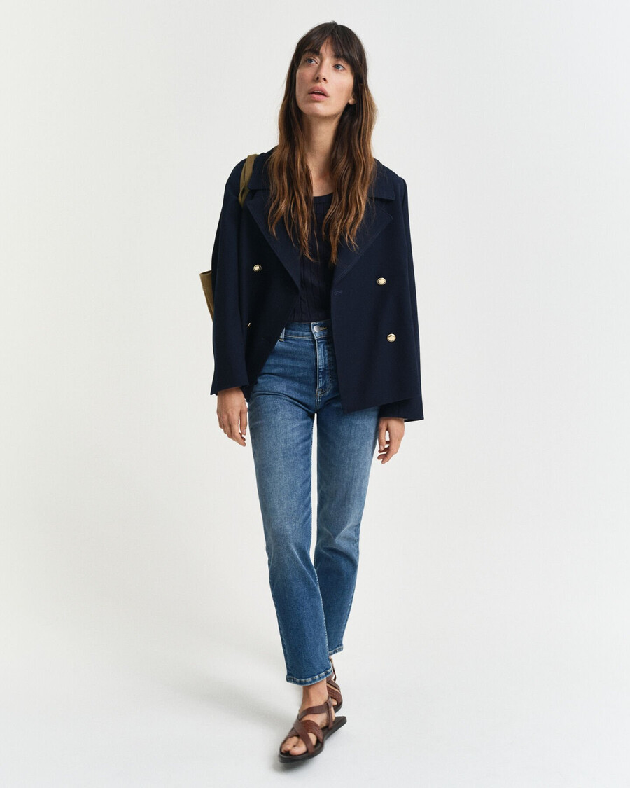 schmal geschnittene cropped-jeans – mittelblau used-look