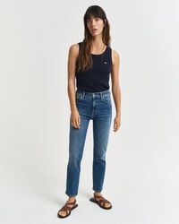 schmal geschnittene cropped-jeans – mittelblau used-look